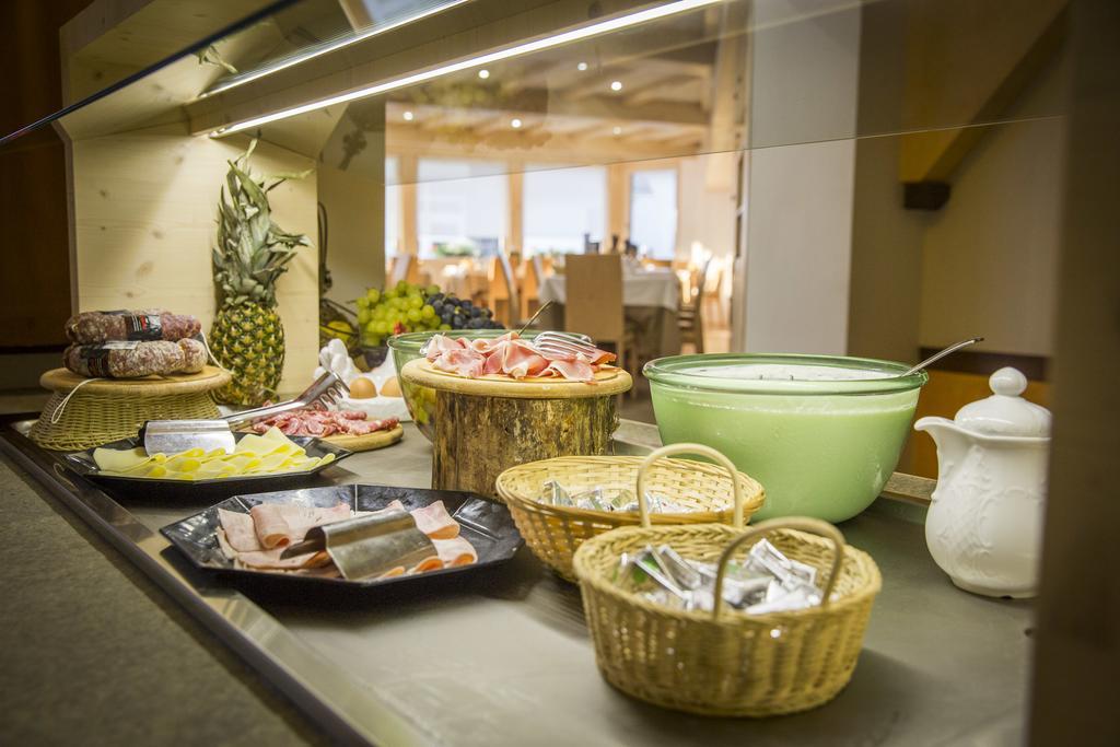 图尔林酒店 普雷达佐 外观 照片